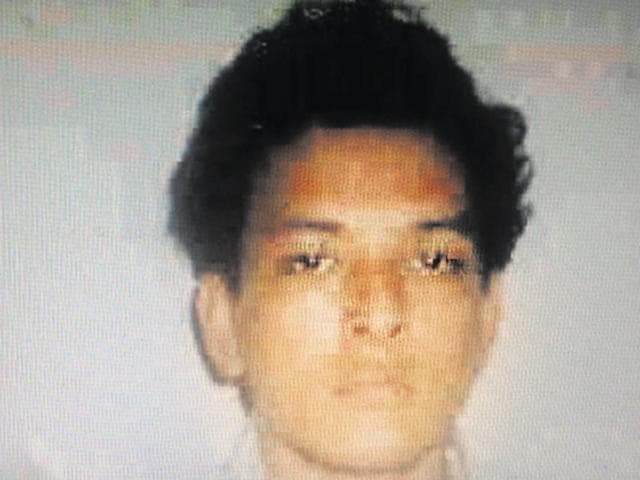 Ravi Kapoor fought with cops outside a court after his conviction in the Jigisha Ghosh murder case.(Handout photo) Ravi Kapoor fought with cops outside a court after his conviction in the Jigisha Ghosh murder case.(Handout photo)