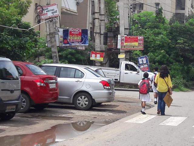 Delhi Public School in Sector 45 (above) and other schools tweaked dispersal timings on Wednesday after reports of heavy waterlogging and traffic jams in Gurgaon.(Isha Sahni/HT Photo)