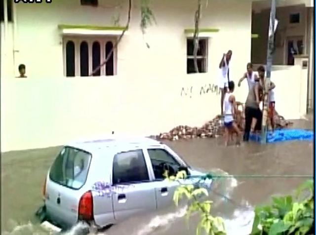 Following heavy rains, massive traffic congestions were reported in many parts of Hyderabad on Wednesday (ANI) Following heavy rains, massive traffic congestions were reported in many parts of Hyderabad on Wednesday (ANI)