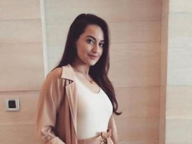 AR Murugadoss is known for his commercial potboilers, starring leading actors. Akira has Sonakshi in the lead.(PTI)