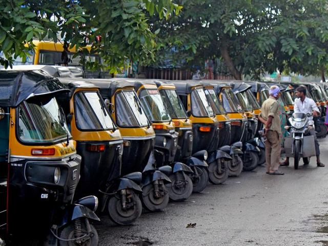 A fleet of auto rickshaws parked outside Lokmanya Tilak Terminus to protest against cab aggregators on Wednesday. (Satyabrata Tripathy/ht photo)