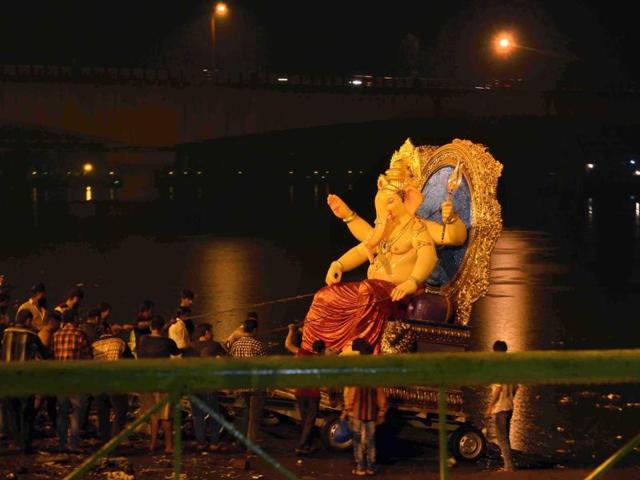 Ganesh idol of Ulhasnagar Jai Mata Di Mandal’s being immersed at Kalyan Durgadi Ganesh ghat , after an overhead live wire fell on the idol in which two boys died and one was injured in Kalyan, on Tuesday, August 30, 2016.(Rishikesh Choudhary/ Hindustan Times)