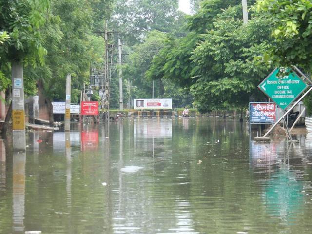 The inundated Red Cross Bhawan area in Bathinda on Monday.(Sanjeev Kumar/HT Photo)