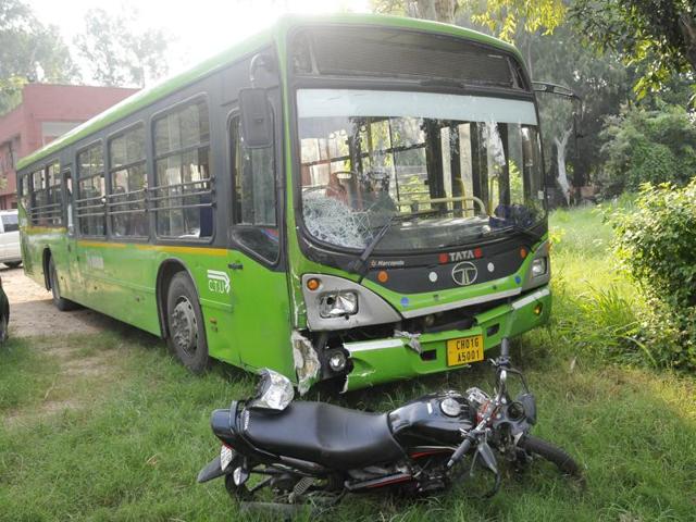 The mangled motorcycle and the CTU bus in Sector 26 police station on Tuesday.(Karun Sharma/HT Photo)