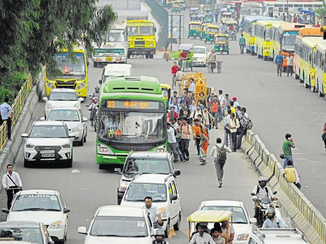 On June 20, the NMRC had conducted a trial run for the city bus service on six routes in Noida and Greater Noida. (Burhaan Kinu/HT Photo) On June 20, the NMRC had conducted a trial run for the city bus service on six routes in Noida and Greater Noida. (Burhaan Kinu/HT Photo)