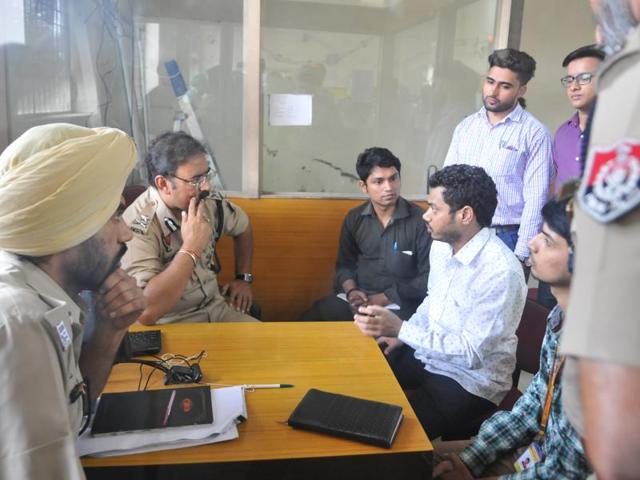 Police commissioner Arpit Shukla talking to the firm employees at the crime spot in Jalandhar on Tuesday.(Pardeep Pandit/HT Photo)