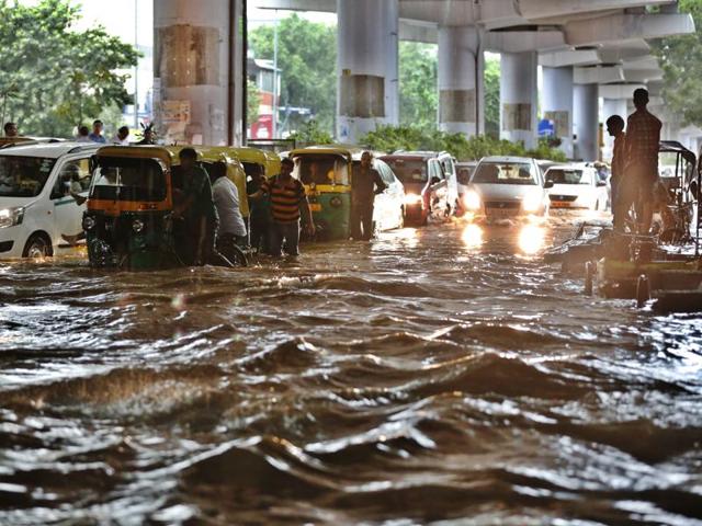 Heavy rainfall flooded Patel Nagar and even taking shelter under a flyover was no help. (Sanchit Khanna/HT Photo) Heavy rainfall flooded Patel Nagar and even taking shelter under a flyover was no help. (Sanchit Khanna/HT Photo)