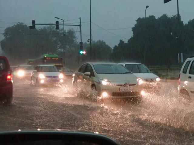 Vehicles plod through water-logged Sardar Patel Marg, which is a major road in New Delhi) (Gurinder Osan/HT PHOTO) Vehicles plod through water-logged Sardar Patel Marg, which is a major road in New Delhi) (Gurinder Osan/HT PHOTO)