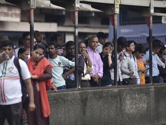 People for a bus at Kurla on Wednesday. (Arijit Sen/HT PHOTO) People for a bus at Kurla on Wednesday. (Arijit Sen/HT PHOTO)
