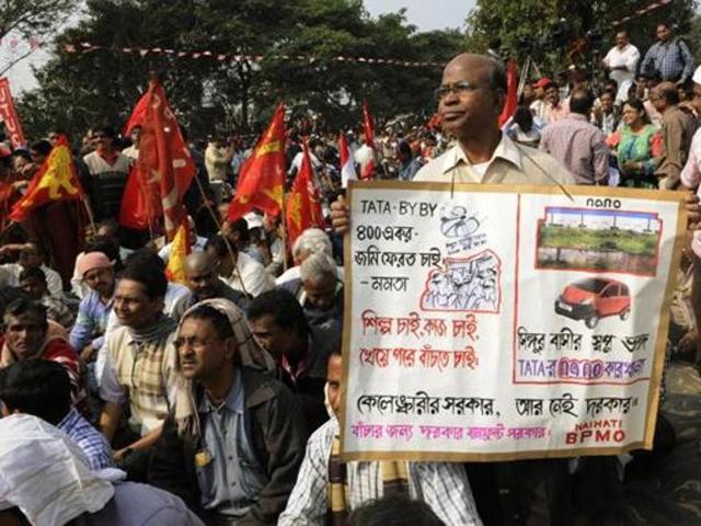 Octogenarian Rabindranath Bhattacharya is a retired teacher. He was a minister in the first term (2011-16) of Mamata Banerjee. (Ashok Nath Dey) Octogenarian Rabindranath Bhattacharya is a retired teacher. He was a minister in the first term (2011-16) of Mamata Banerjee. (Ashok Nath Dey)