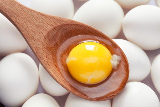 Separate egg yolk easily. (Getty Images/iStockphoto) Separate egg yolk easily. (Getty Images/iStockphoto)