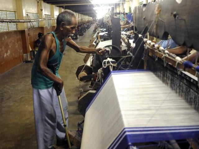 Sarees for sisters of Missionaries Of Charity being woven at Gandhi Prem Nivas at Titagarh in North 24 Parganas district.(Subhendu Ghosh)