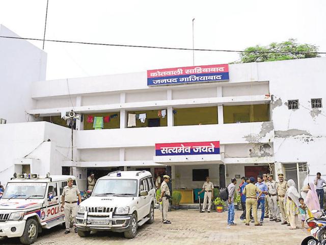 Among the worst hit is Sahibabad police station, where nearly 27 personnel have fallen prey to seasonal ailments, including viral fever.(Sakib Ali/HT Photo)