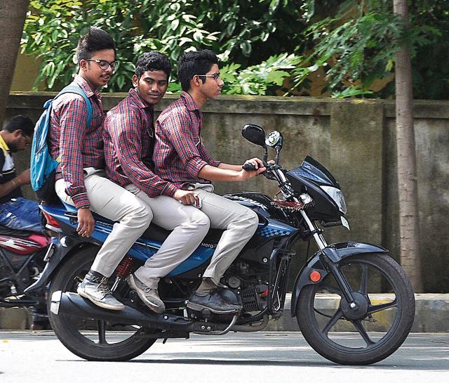 In the steel city, out of 41 deaths in 66 road accidents till August, 32 people died in bike accidents.(HT Photo) In the steel city, out of 41 deaths in 66 road accidents till August, 32 people died in bike accidents.(HT Photo)