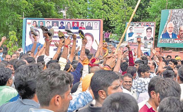 Supporters of the erstwhile royal family flash footwear at hoardings outside the BJP office in Jaipur on Thursday. (Prabhakar Sharma/ HT Photo) Supporters of the erstwhile royal family flash footwear at hoardings outside the BJP office in Jaipur on Thursday. (Prabhakar Sharma/ HT Photo)