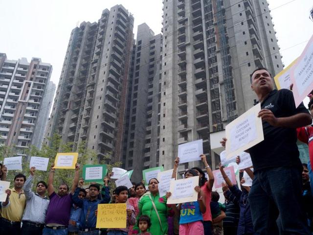 On August 23, the counsel of Nirala India sent legal notices to the homebuyers who were protesting against the builder on various issues.(HT Representative Photo)