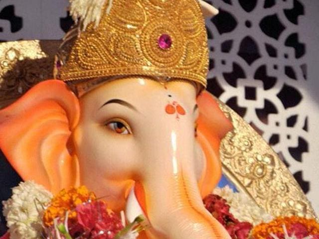 A papier mache idol made using a mash of tissue paper and newsprint for a Vikhroli mandal. (HT Photo) A papier mache idol made using a mash of tissue paper and newsprint for a Vikhroli mandal. (HT Photo)