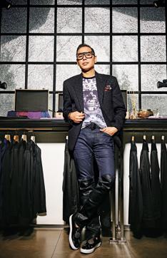 Costa started out as a women’s tailor. He soon began to take orders for men too, followed by costume gigs with Bollywood movies (Prabhat Shetty) Costa started out as a women’s tailor. He soon began to take orders for men too, followed by costume gigs with Bollywood movies (Prabhat Shetty)