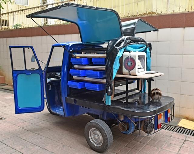 The final Auto houses four folding tables, with attached drawers, a 3D printer, and electrical support. (Photo: Vidya Subramanian/HT) The final Auto houses four folding tables, with attached drawers, a 3D printer, and electrical support. (Photo: Vidya Subramanian/HT)