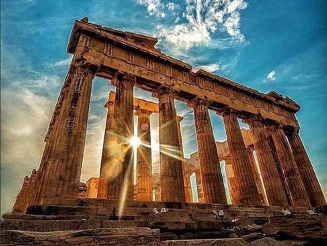 Greece has been plagued by a financial crisis since 2010. #parthenon #ancient #historic #architecture #ruins (neoagram/instagram) 