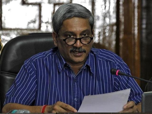 Defence Minister Manohar Parrikar addresses the media in New Delhi, September 5, 2015. REUTERS/Stringer/Files Defence Minister Manohar Parrikar addresses the media in New Delhi, September 5, 2015. REUTERS/Stringer/Files