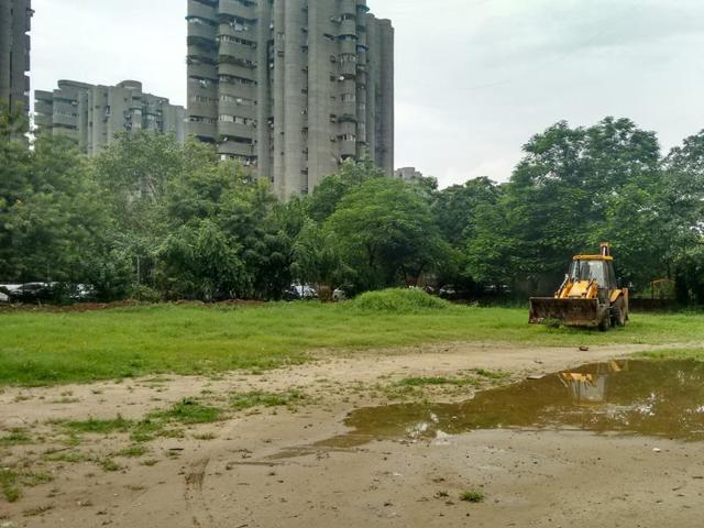 Construction work began in the park that had been lying vacant for 25 years. (Sakib Ali/HT Photo) Construction work began in the park that had been lying vacant for 25 years. (Sakib Ali/HT Photo)