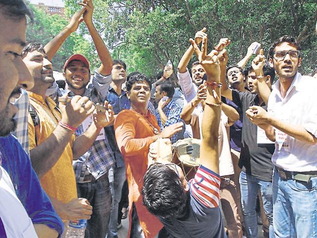 The All India Students’ Association and Students’ Federation of India are forming an alliance called ‘Left Unity’. The All India Students Federation, to which former JNUSU president Kanhaiya Kumar belongs, will offer internal support to the AISA-SFI alliance. (Hindustan Times) The All India Students’ Association and Students’ Federation of India are forming an alliance called ‘Left Unity’. The All India Students Federation, to which former JNUSU president Kanhaiya Kumar belongs, will offer internal support to the AISA-SFI alliance. (Hindustan Times)