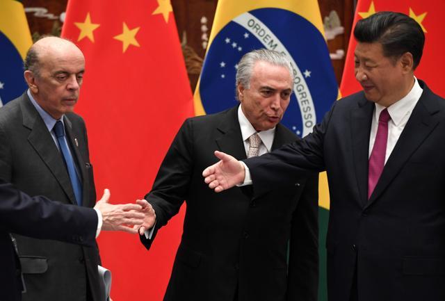 Brazilian President Michel Temer (centre) introduces his delegate to Chinese President Xi Jinping (right) during their meeting at the West lake State Guest House in Hangzhou on Friday. (REUTERS) Brazilian President Michel Temer (centre) introduces his delegate to Chinese President Xi Jinping (right) during their meeting at the West lake State Guest House in Hangzhou on Friday. (REUTERS)