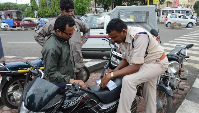 policing-the-police-kolkata-traffic-sergeants-get-body-cameras