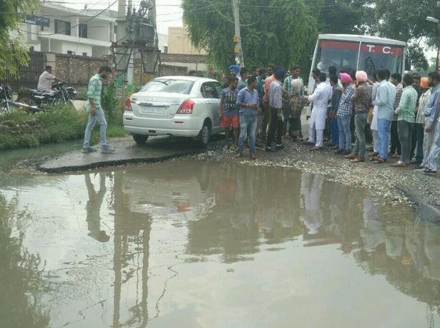 Youth Cong protests against ‘shoddy’ works in Nabha MC; want council ...