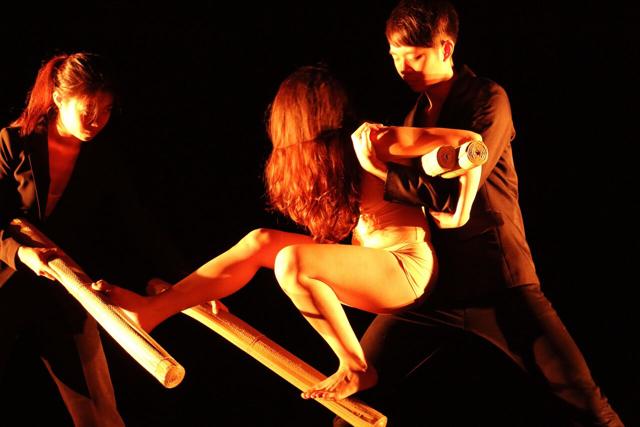 J S Wong’s piece After Dark revolves around the theme of darkness and fear. J S Wong’s piece After Dark revolves around the theme of darkness and fear.