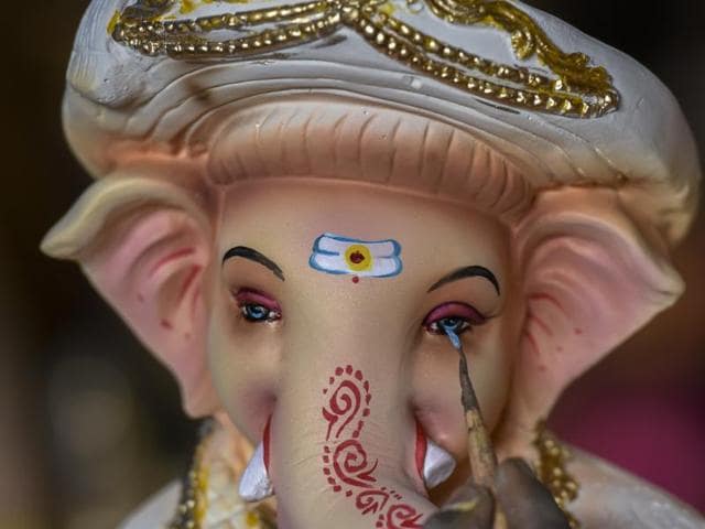GOD IS IN THE DETAIL: An artist gives finishing touches to an idol at Sion. (Kunal Patil/ht ) GOD IS IN THE DETAIL: An artist gives finishing touches to an idol at Sion. (Kunal Patil/ht )