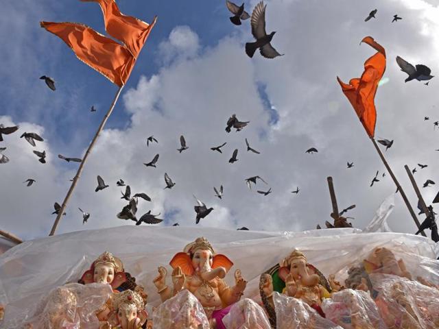 SKY IS THE LIMIT: Idols of Lord Ganesha for sale at Dadar market . (Pratham Gokhale/HT) 