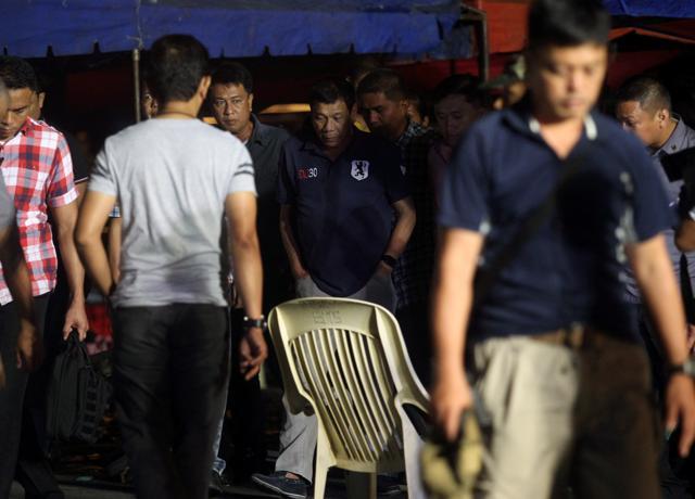 Philippines President Rodrigo Duterte (C) visits the explosion site at a market in Davao City, Philippines. (Reuters) Philippines President Rodrigo Duterte (C) visits the explosion site at a market in Davao City, Philippines. (Reuters)
