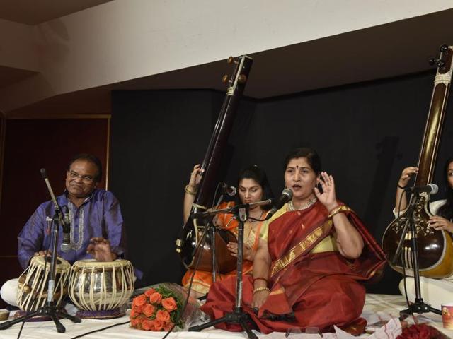 Sarita Pathak Yajurvedi during a raga yaman recital.(Saumya Khandelwal/HT)