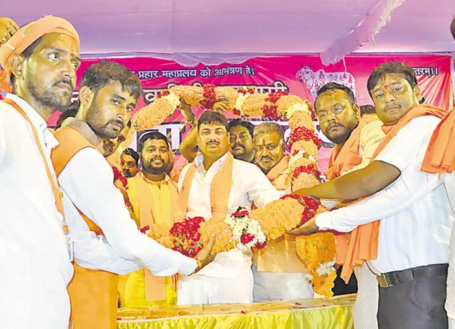 ‘Gau Rakshaks’ being felicitated in Varanasi on Sunday (HT photo) ‘Gau Rakshaks’ being felicitated in Varanasi on Sunday (HT photo)