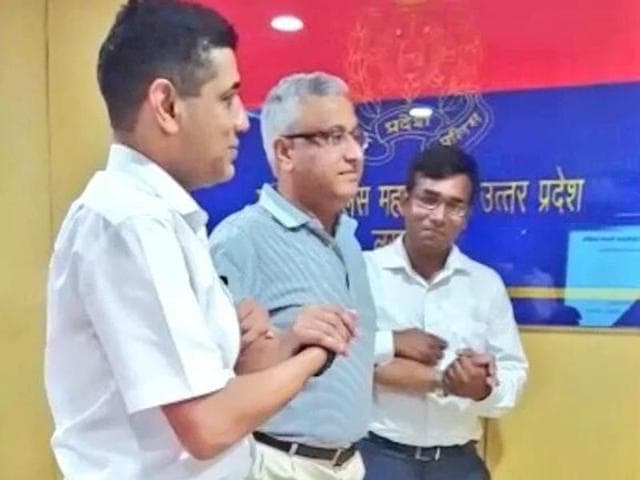 UP police DGP Javeed Ahmad had a Taser gun tested on him during a demo. (Twitter) UP police DGP Javeed Ahmad had a Taser gun tested on him during a demo. (Twitter)