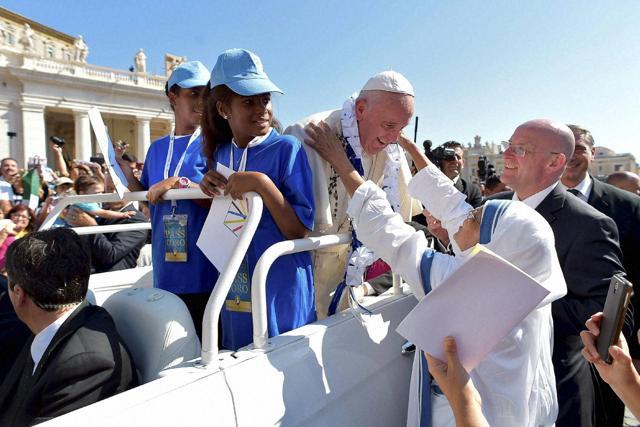 A Missionaries of Charity nun greets Pope Francis upon his arrival in St Peter's Square at the Vatican for a jubilee audience for workers and volunteers of mercy on Saturday. (AP) A Missionaries of Charity nun greets Pope Francis upon his arrival in St Peter's Square at the Vatican for a jubilee audience for workers and volunteers of mercy on Saturday. (AP)