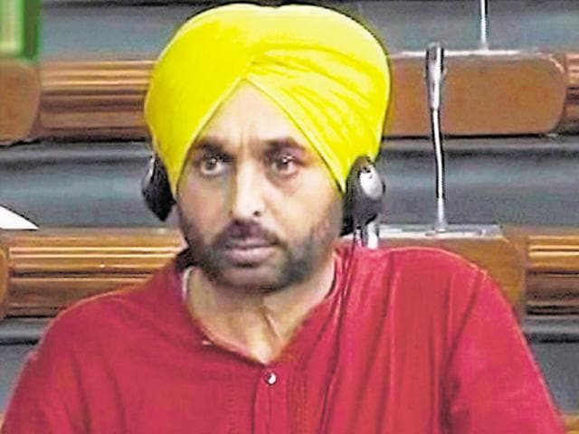 . “Police have also informed the Lok Sabha speaker about the FIR against the MP and some other party workers,” said Harcharan Singh Bhullar, Fatehgarh Sahib senior superintendent of police.(PTI File)