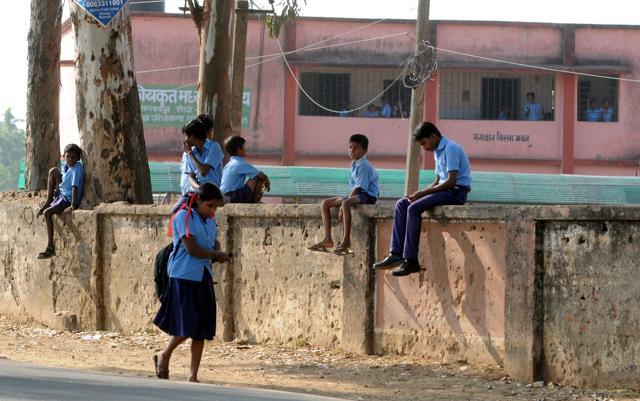 A file picture of a state government-run school in Ranchi, Jharkhand. In Jharkhand, close to half of the teachers are hired on contract, instead of regular teachers. (Parwaz Khan/HT)