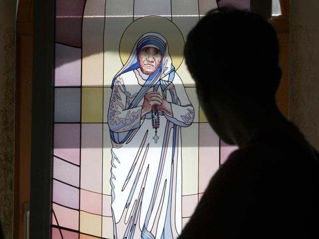 A boy looks at a portrait of Mother Teresa on a stained glass window at Mother Teresa Memorial House in Skopje, Macedonia, Sunday, Sept. 4, 2016. (AP) A boy looks at a portrait of Mother Teresa on a stained glass window at Mother Teresa Memorial House in Skopje, Macedonia, Sunday, Sept. 4, 2016. (AP)