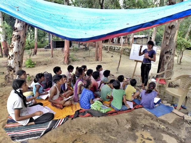 Neetu teaches around 30 kids from the neighbouring slums from 3:30pm-5 pm every day. Despite zero financial aid, no source of income and interference from local goons, she remains undeterred. (Raj K Raj/HT PHOTO)