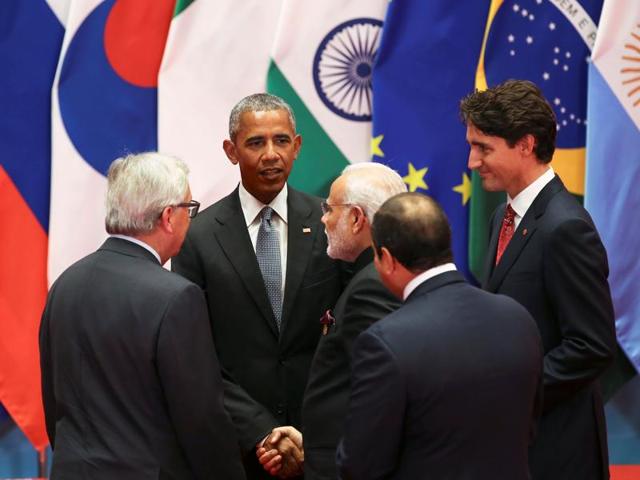 US President Barack Obama talks to Canadian Prime Minister Justin Trudeau, Indian Prime Minister Narendra Modi and European Commission President Jean-Claude Juncker during the G20 Summit in Hangzhou, Zhejiang province, China.(Reuters Photo)