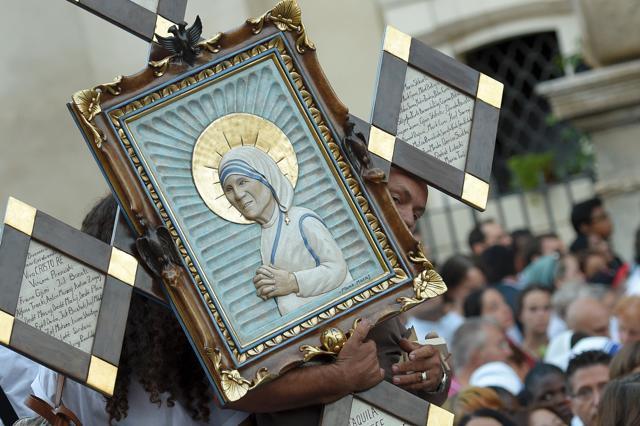 A man holds an icona of Mother Teresa as he arrives for the holy mass and Canonisation of the nun. (AFP Photo) A man holds an icona of Mother Teresa as he arrives for the holy mass and Canonisation of the nun. (AFP Photo)