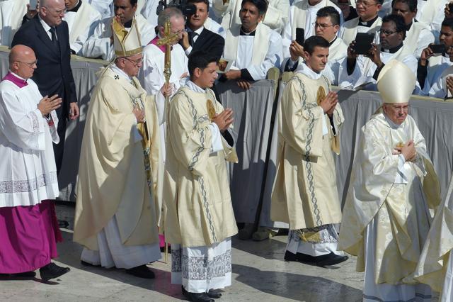 Pope Francis arrives to lead a Holy Mass and canonisation of Mother Teresa of Kolkata on Saint Peter square in the Vatican on Sunday. (AFP) Pope Francis arrives to lead a Holy Mass and canonisation of Mother Teresa of Kolkata on Saint Peter square in the Vatican on Sunday. (AFP)