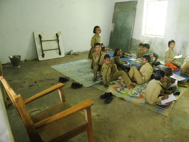 Teacher is not in the classroom at a primary school of Gehru area of Sarojani Nagar in Lucknow on September 2, 2016.(Deepak Gupta/ Hindustan Times)