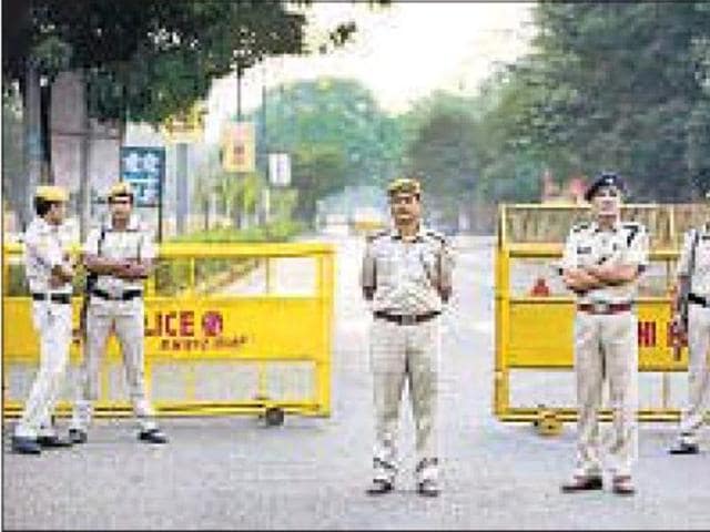 This will the largest recruitment drive by the Delhi Police after the CWG 2010. Delhi has one cop for 238 citizens.(Arun Sharma/HT file) This will the largest recruitment drive by the Delhi Police after the CWG 2010. Delhi has one cop for 238 citizens.(Arun Sharma/HT file)
