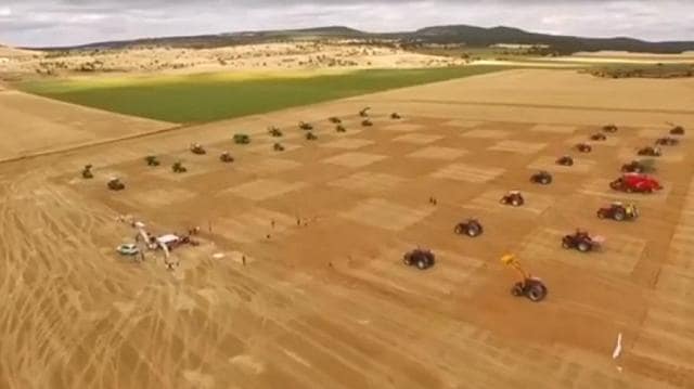 All 32 pieces ready for the game! (Youtube screen grab) All 32 pieces ready for the game! (Youtube screen grab)