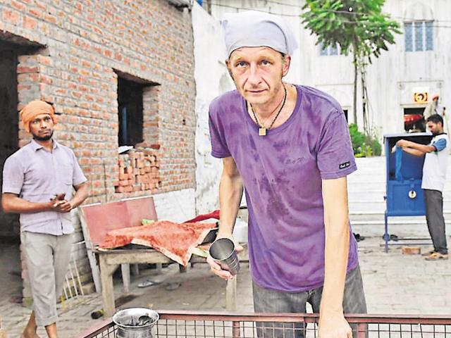 Holgar Misch at the Beas gurdwara on Sunday.(Gurpreet Singh/HT Photo)