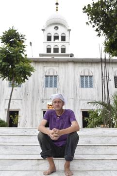 “With broken ribs and no money, it was tough for me to survive without the help for which I want to thank the Sikh community. They give me food, a place to live, and unconditional love. When I get back to Germany, I will tell my people about it.” (Gurpreet Singh/HT Photo ) “With broken ribs and no money, it was tough for me to survive without the help for which I want to thank the Sikh community. They give me food, a place to live, and unconditional love. When I get back to Germany, I will tell my people about it.” (Gurpreet Singh/HT Photo )